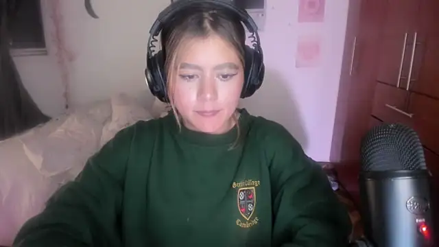 Snapshot of StephaniFox chatting on March 2026 05:11:01 AM StephaniFox online show from March 2026 05:11:01 AM