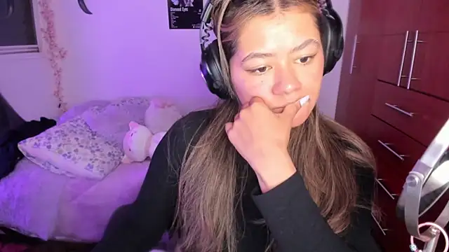 Snapshot of StephaniFox chatting on March 2026 11:31:02 PM StephaniFox online show from March 2026 11:31:02 PM