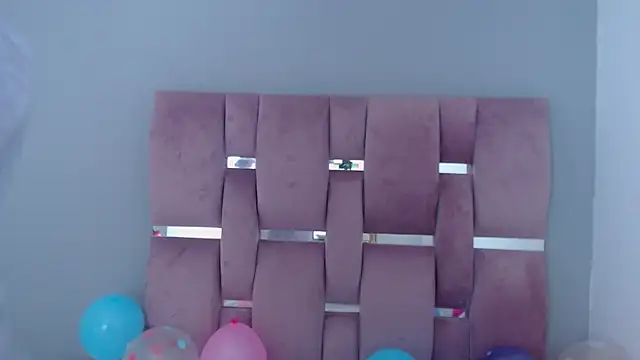 EmiliaKurt online show from February 2025 05:45:01 PM