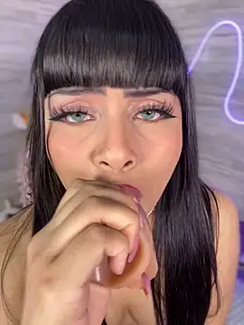 Snapshot of Bubalu_Uwwu chatting on October 2025 03:17:01 AM Bubalu Uwwu online show from October 2025 03:17:01 AM