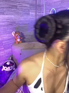 Snapshot of Bubalu_Uwwu chatting on November 2025 04:12:02 AM Bubalu Uwwu online show from November 2025 04:12:02 AM