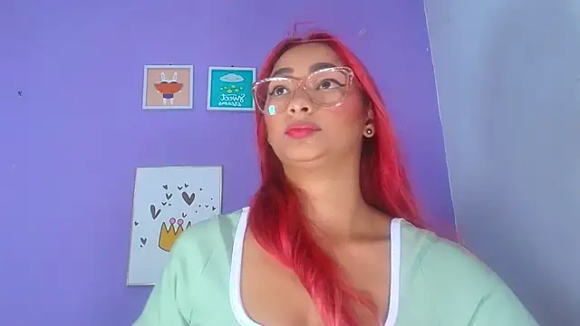Snapshot of vale_ross_ chatting on December 2024 03:04:02 AM vale ross online show from December 2024 03:04:02 AM