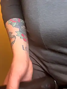 Snapshot of LiliMorganxxx chatting on December 2025 05:31:02 PM LiliMorganxxx online show from December 2025 05:31:02 PM