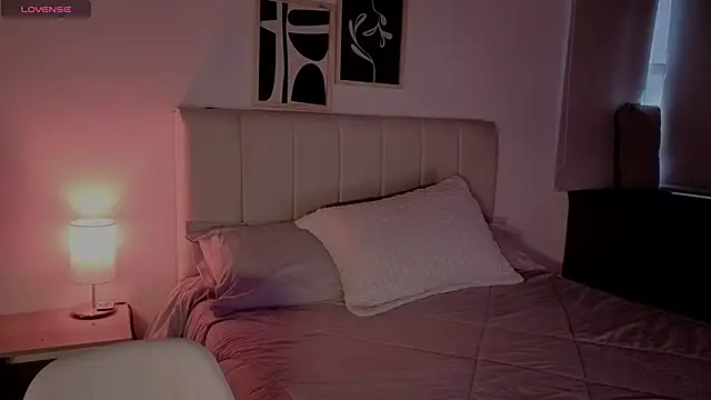 Roxxy mora online show from February 2026 10:28:01 PM