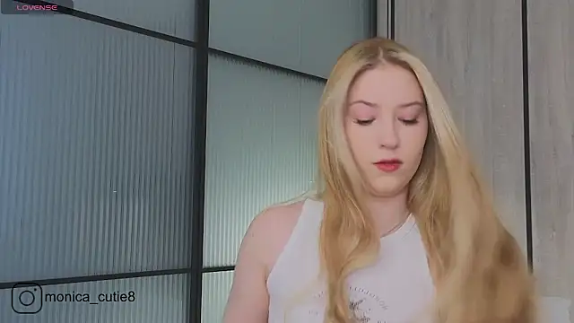 Monikacutie online show from February 2025 07:12:01 AM