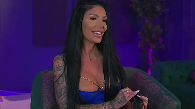 RaquelleVon online show from December 2024 09:48:01 PM