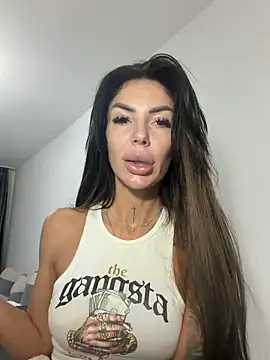 Snapshot of RaquelleVon chatting on March 2026 04:35:01 AM RaquelleVon online show from March 2026 04:35:01 AM