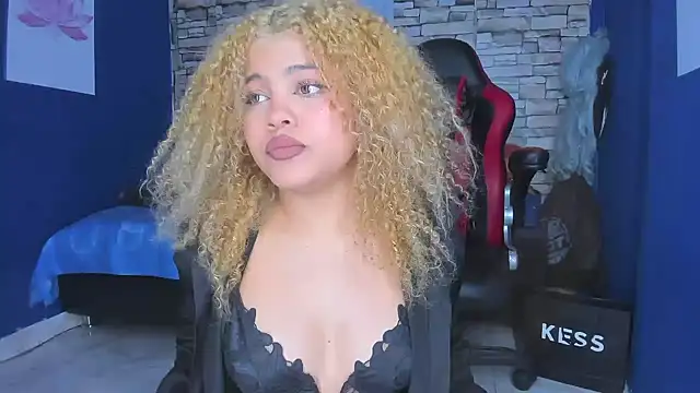 sofiacastillo01 online show from February 2025 05:40:02 PM