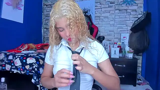 sofiacastillo01 online show from March 2025 12:45:01 PM