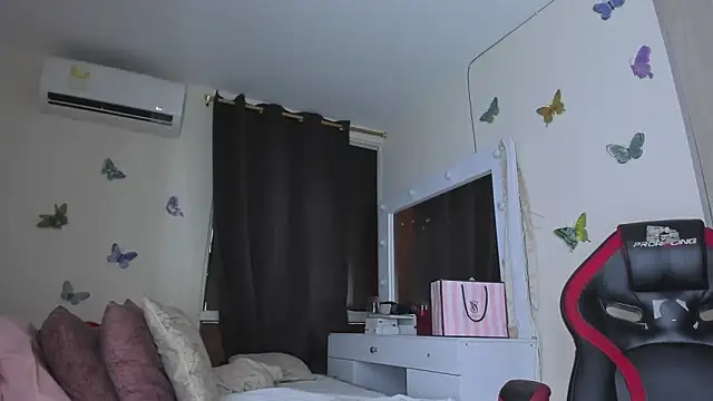 sofiacastillo01 online show from October 2025 03:32:01 PM