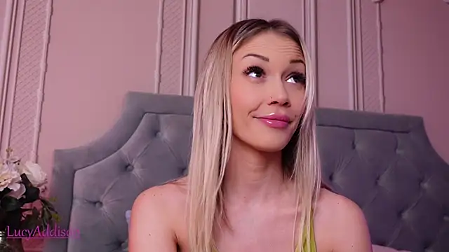 LucyAddison online show from November 2025 04:33:01 AM