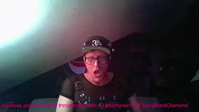 Snapshot of Bigthroaterboy chatting on December 2024 09:48:01 PM Bigthroaterboy online show from December 2024 09:48:01 PM