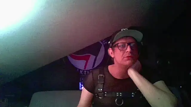 Snapshot of Bigthroaterboy chatting on December 2024 08:55:01 PM Bigthroaterboy online show from December 2024 08:55:01 PM