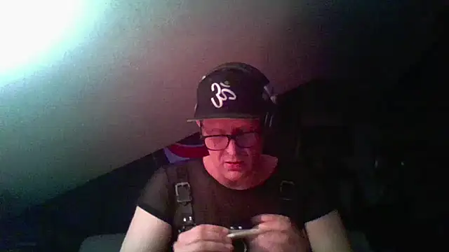 Snapshot of Bigthroaterboy chatting on December 2024 11:24:01 PM Bigthroaterboy online show from December 2024 11:24:01 PM
