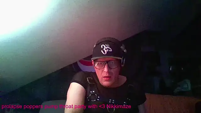 Snapshot of Bigthroaterboy chatting on December 2024 12:19:01 AM Bigthroaterboy online show from December 2024 12:19:01 AM