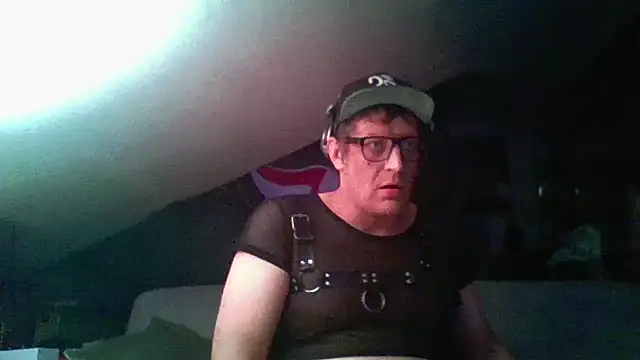 Snapshot of Bigthroaterboy chatting on December 2024 10:01:02 PM Bigthroaterboy online show from December 2024 10:01:02 PM