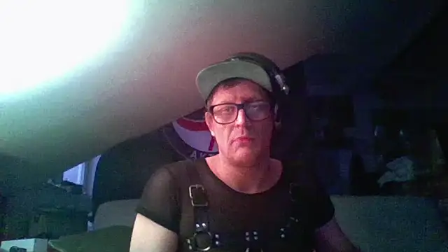 Snapshot of Bigthroaterboy chatting on December 2024 07:21:01 AM Bigthroaterboy online show from December 2024 07:21:01 AM