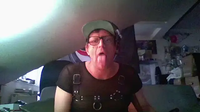 Snapshot of Bigthroaterboy chatting on December 2024 10:27:02 AM Bigthroaterboy online show from December 2024 10:27:02 AM