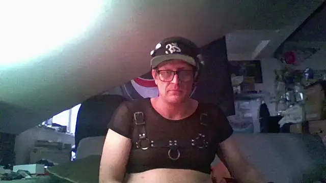 Snapshot of Bigthroaterboy chatting on December 2024 01:33:01 PM Bigthroaterboy online show from December 2024 01:33:01 PM