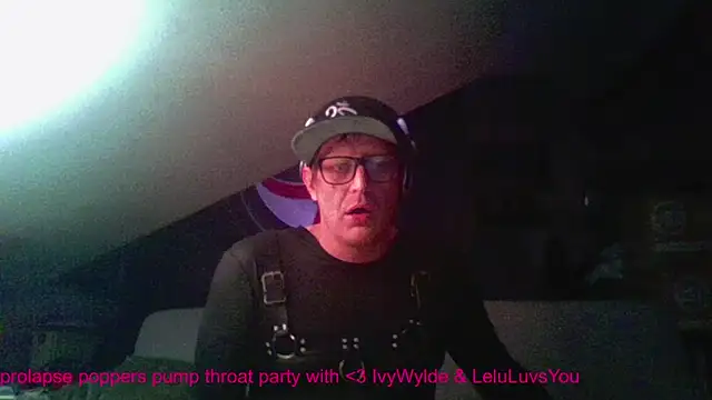 Snapshot of Bigthroaterboy chatting on December 2024 03:00:01 AM Bigthroaterboy online show from December 2024 03:00:01 AM