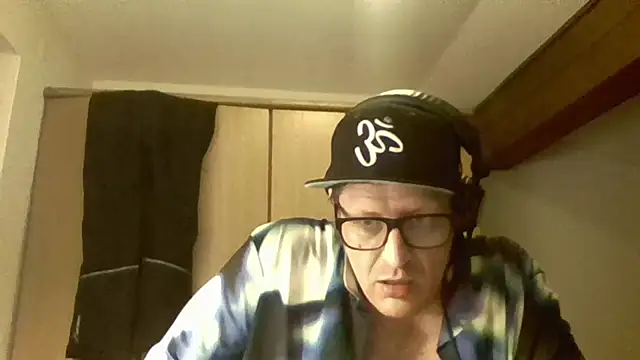 Snapshot of Bigthroaterboy chatting on December 2024 08:49:02 PM Bigthroaterboy online show from December 2024 08:49:02 PM