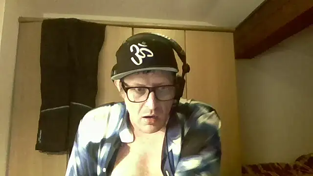 Snapshot of Bigthroaterboy chatting on December 2024 11:51:01 PM Bigthroaterboy online show from December 2024 11:51:01 PM
