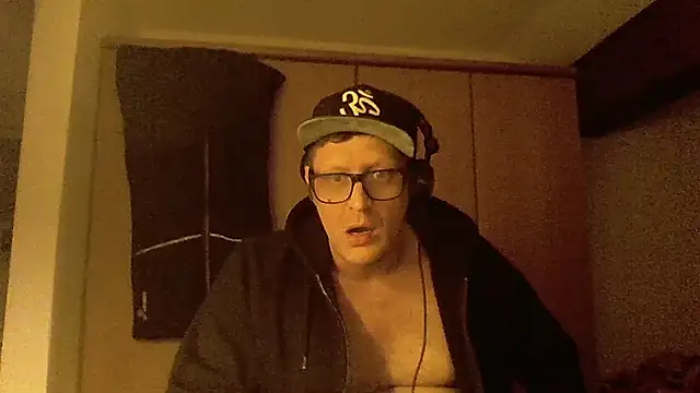 Snapshot of Bigthroaterboy chatting on December 2024 08:18:01 PM Bigthroaterboy online show from December 2024 08:18:01 PM