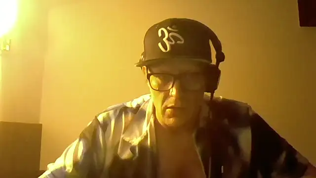 Snapshot of Bigthroaterboy chatting on December 2024 07:37:02 PM Bigthroaterboy online show from December 2024 07:37:02 PM