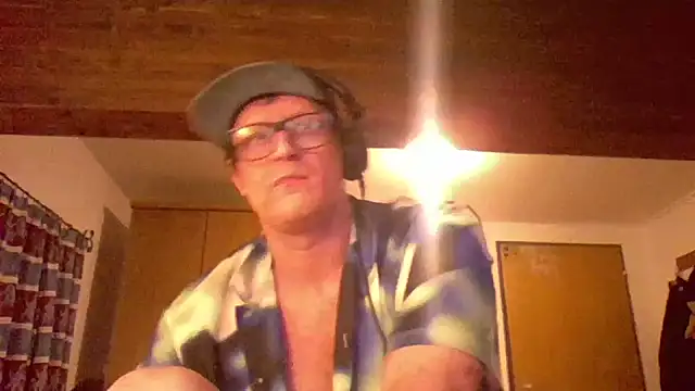 Snapshot of Bigthroaterboy chatting on December 2024 11:37:02 PM Bigthroaterboy online show from December 2024 11:37:02 PM