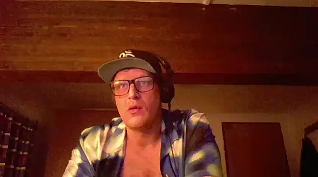 Snapshot of Bigthroaterboy chatting on January 2025 07:13:01 PM Bigthroaterboy online show from January 2025 07:13:01 PM