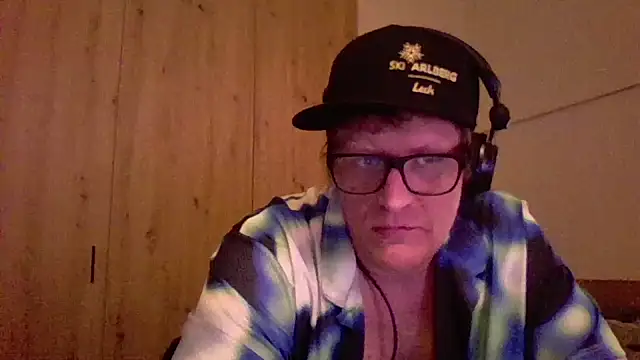 Snapshot of Bigthroaterboy chatting on January 2025 09:47:01 PM Bigthroaterboy online show from January 2025 09:47:01 PM