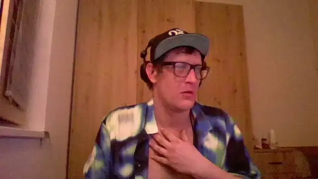 Snapshot of Bigthroaterboy chatting on January 2025 04:40:01 PM Bigthroaterboy online show from January 2025 04:40:01 PM