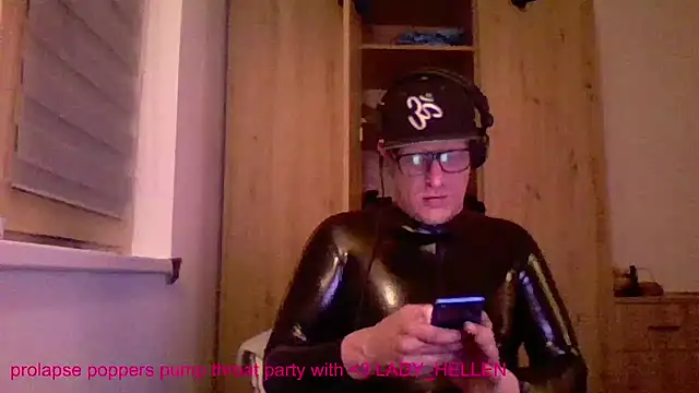 Snapshot of Bigthroaterboy chatting on January 2025 10:44:01 PM Bigthroaterboy online show from January 2025 10:44:01 PM