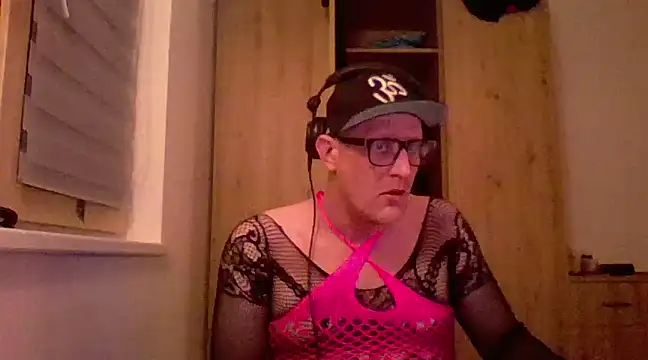 Snapshot of Bigthroaterboy chatting on February 2025 08:10:01 PM Bigthroaterboy online show from February 2025 08:10:01 PM