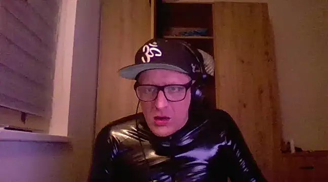 Snapshot of Bigthroaterboy chatting on February 2025 08:10:01 PM Bigthroaterboy online show from February 2025 08:10:01 PM
