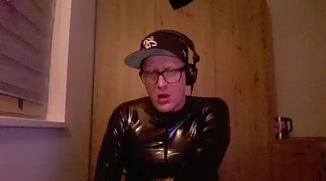 Snapshot of Bigthroaterboy chatting on February 2025 09:48:01 PM Bigthroaterboy online show from February 2025 09:48:01 PM