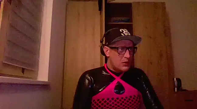 Snapshot of Bigthroaterboy chatting on February 2025 09:03:02 PM Bigthroaterboy online show from February 2025 09:03:02 PM