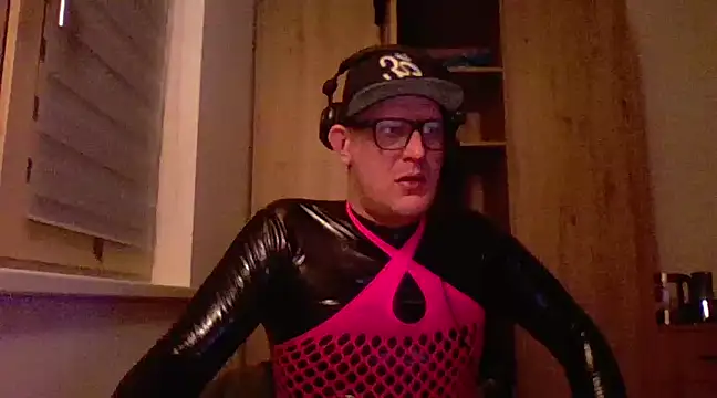 Snapshot of Bigthroaterboy chatting on February 2025 07:43:02 PM Bigthroaterboy online show from February 2025 07:43:02 PM
