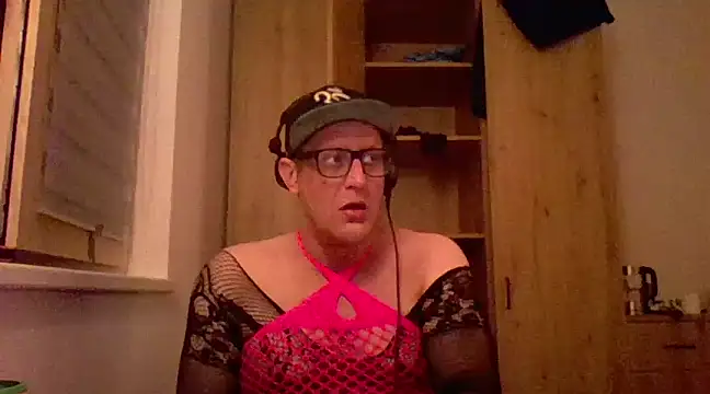 Snapshot of Bigthroaterboy chatting on February 2025 11:01:01 PM Bigthroaterboy online show from February 2025 11:01:01 PM