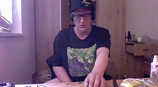 Snapshot of Bigthroaterboy chatting on March 2025 12:12:02 PM Bigthroaterboy online show from March 2025 12:12:02 PM