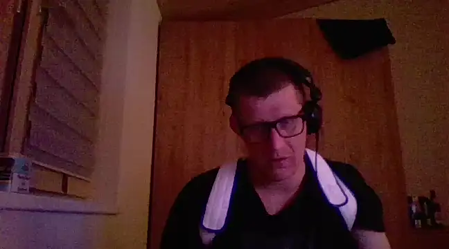 Snapshot of Bigthroaterboy chatting on March 2025 09:43:02 PM Bigthroaterboy online show from March 2025 09:43:02 PM