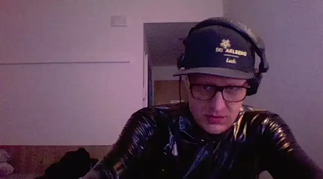 Snapshot of Bigthroaterboy chatting on March 2025 06:43:01 AM Bigthroaterboy online show from March 2025 06:43:01 AM