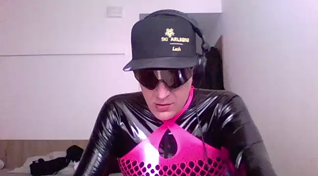 Snapshot of Bigthroaterboy chatting on March 2025 11:33:02 AM Bigthroaterboy online show from March 2025 11:33:02 AM