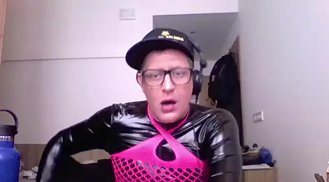 Snapshot of Bigthroaterboy chatting on March 2025 01:06:01 PM Bigthroaterboy online show from March 2025 01:06:01 PM