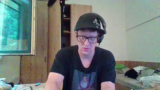 Snapshot of Bigthroaterboy chatting on September 2025 04:17:01 PM Bigthroaterboy online show from September 2025 04:17:01 PM