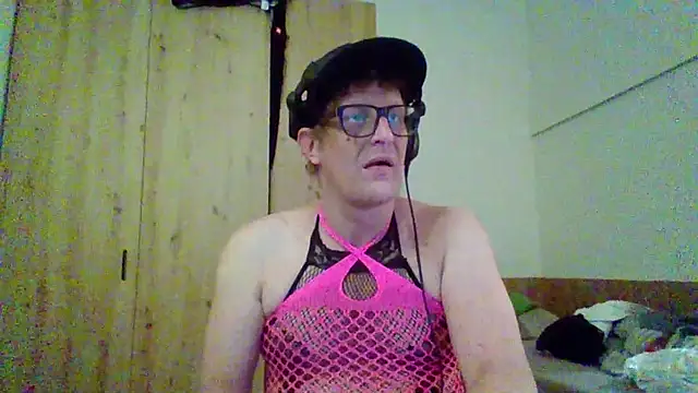 Snapshot of Bigthroaterboy chatting on September 2025 04:23:02 AM Bigthroaterboy online show from September 2025 04:23:02 AM