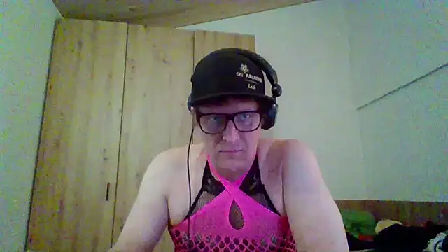 Snapshot of Bigthroaterboy chatting on September 2025 04:07:02 PM Bigthroaterboy online show from September 2025 04:07:02 PM