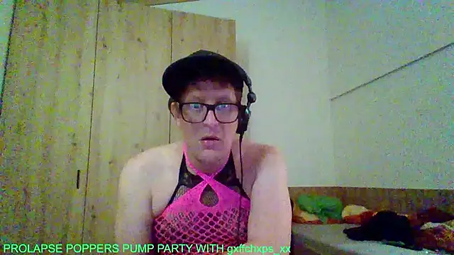 Snapshot of Bigthroaterboy chatting on September 2025 04:11:02 AM Bigthroaterboy online show from September 2025 04:11:02 AM