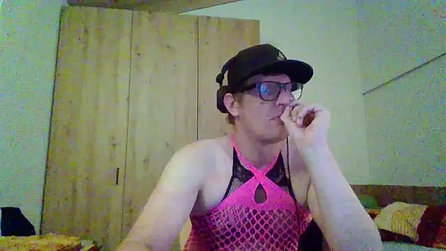 Snapshot of Bigthroaterboy chatting on September 2025 09:58:01 PM Bigthroaterboy online show from September 2025 09:58:01 PM