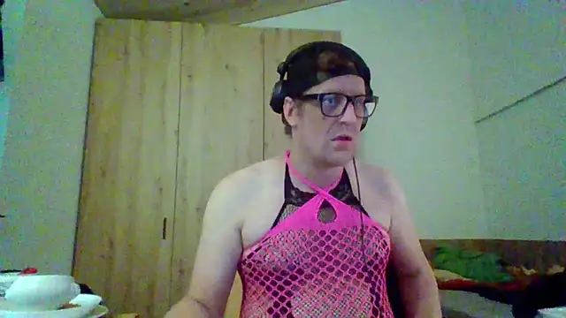 Snapshot of Bigthroaterboy chatting on September 2025 04:30:01 PM Bigthroaterboy online show from September 2025 04:30:01 PM